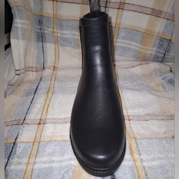 A pair of J. Crew Kenton Chelsea boots in a men\'s size 10. Like new condition main image 8